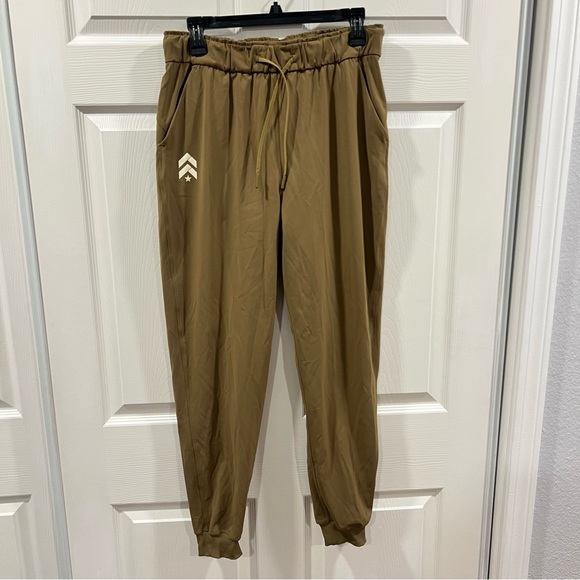 Lululemon x Barry’s Bootcamp Women’s Stretch High Rise Jogger Pants Olive Size 8 - Picture 4 of 10